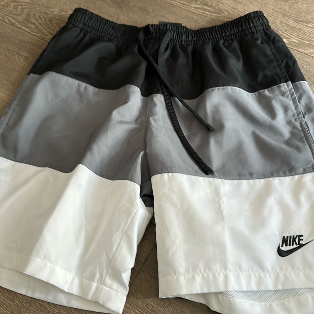 Men’s size small swim trunks. Like new